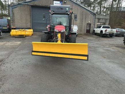 Snow blade with hydraulic lifting front linkage